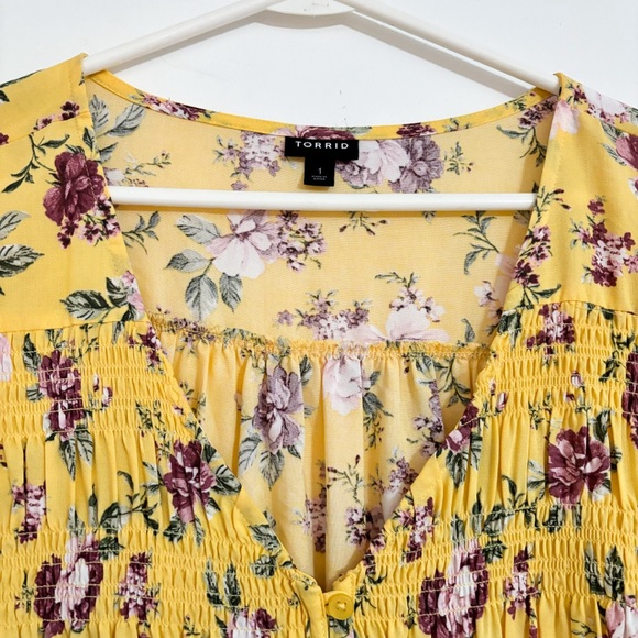 Torrid Size 1 Floral Yellow Challis Smocked 3/4 Sleeve Top - Picture 3 of 8